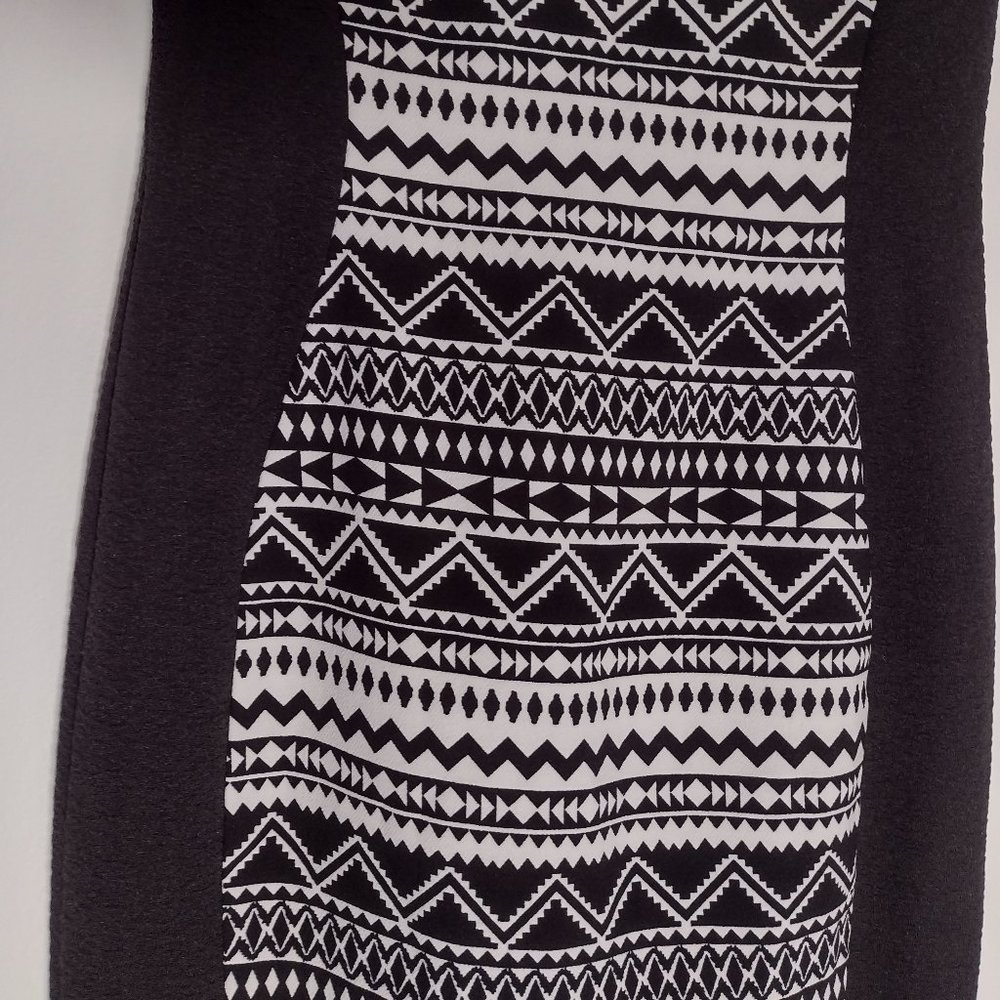 Dress - Picture 4 of 11